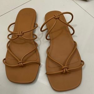 Strappy sandal